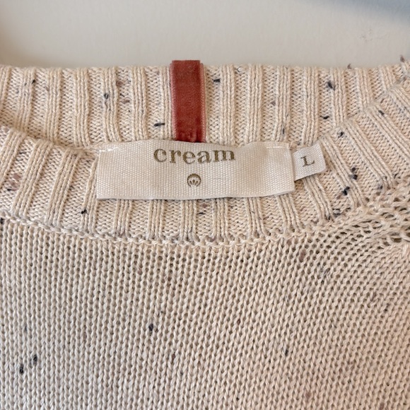 Soft “salt and pepper” knit balloon sleeve sweater with beautiful detailing - Picture 6 of 7